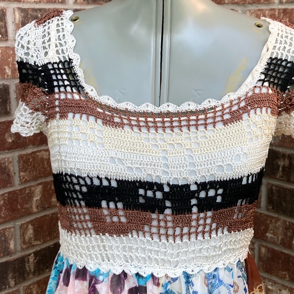 So cute! Crocheted bodice, flowy skirted dress! Lined. Size M, fits like 4-6. - Picture 2 of 7